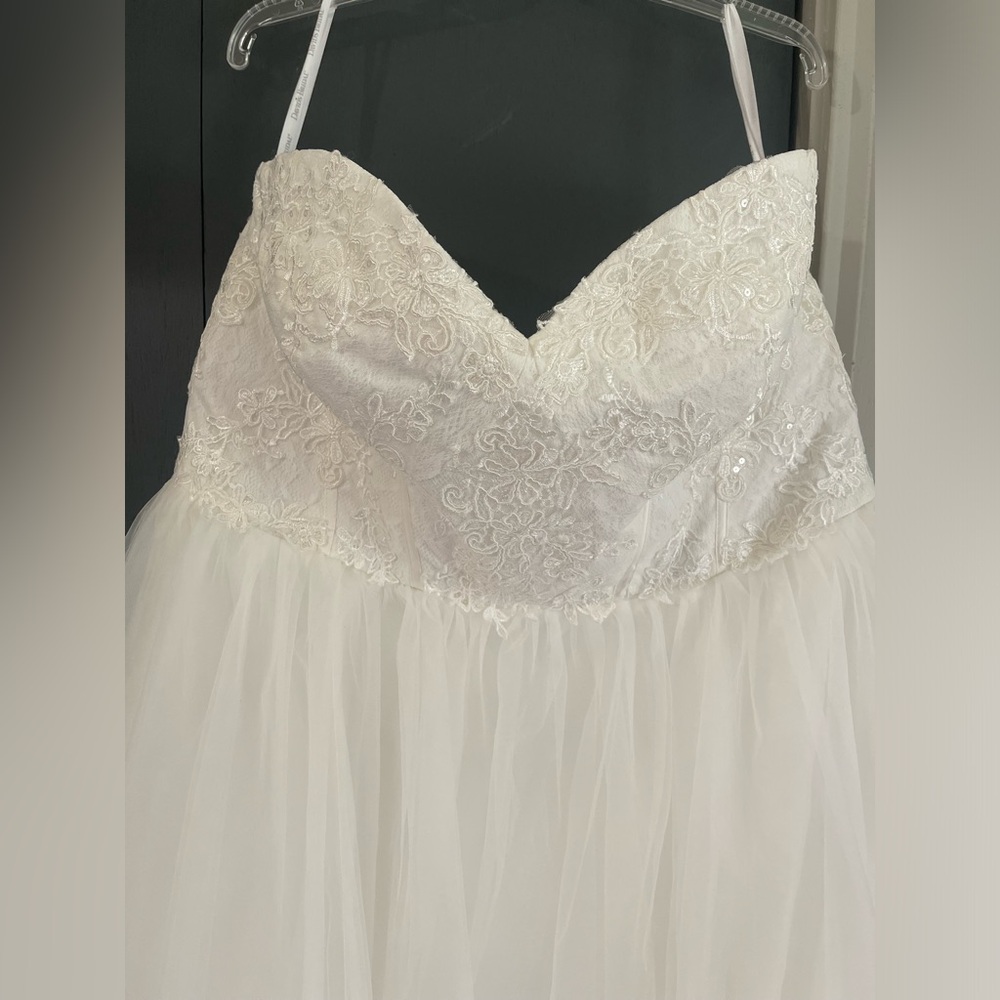 David's Bridal 22W Strapless Wedding Dress with Lace Corset Bodice STYLE# WG3633 - Picture 5 of 15